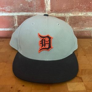 Gray with blue brim New Era 59Fifty Authentic MLB Detroit Tigers hat.